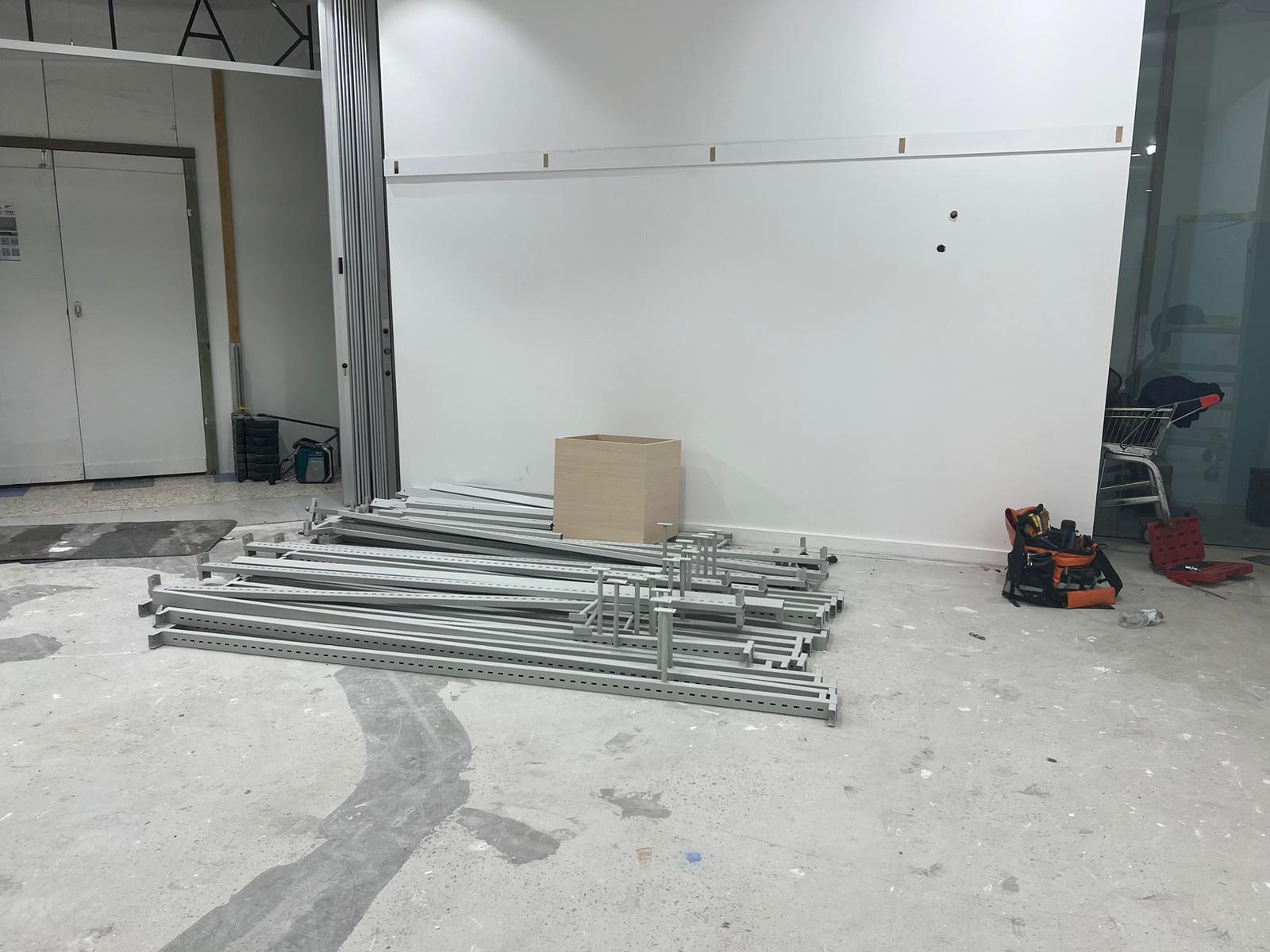 Read more about the article Shop Fitters vs. Strip-Out Specialists: Which Professional is Right for Your Retail Makegood?