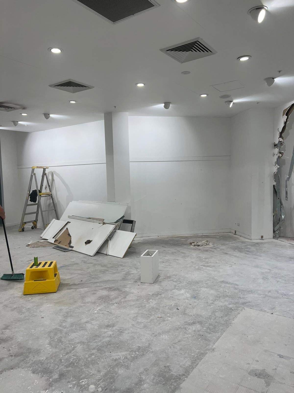 Read more about the article Makegood Requirements in Perth Commercial Leases: What Landlords and Tenants Must Understand